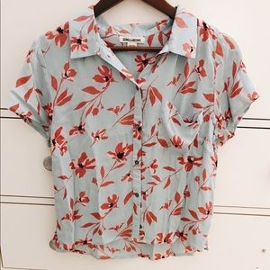 *BRAND NEW* Printed cropped button down